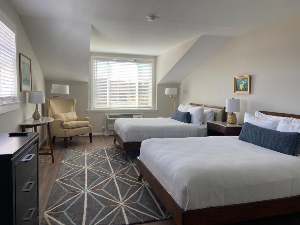 Standard Queen Room with Two Queen Beds interior